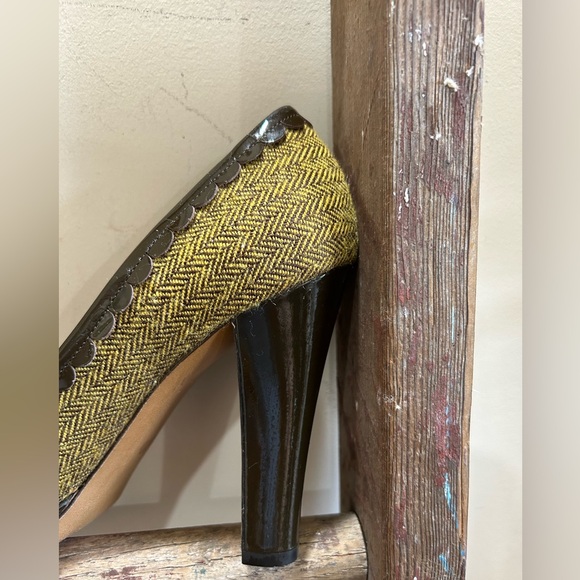 Moschino Cheap and Chic Tweed Pump Shoes - Picture 3 of 7